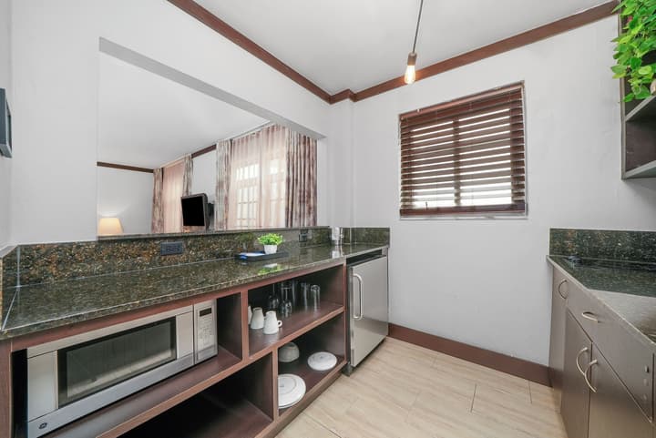 Lincoln Arms Suites