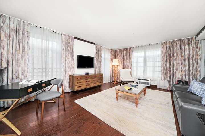 Lincoln Arms Suites