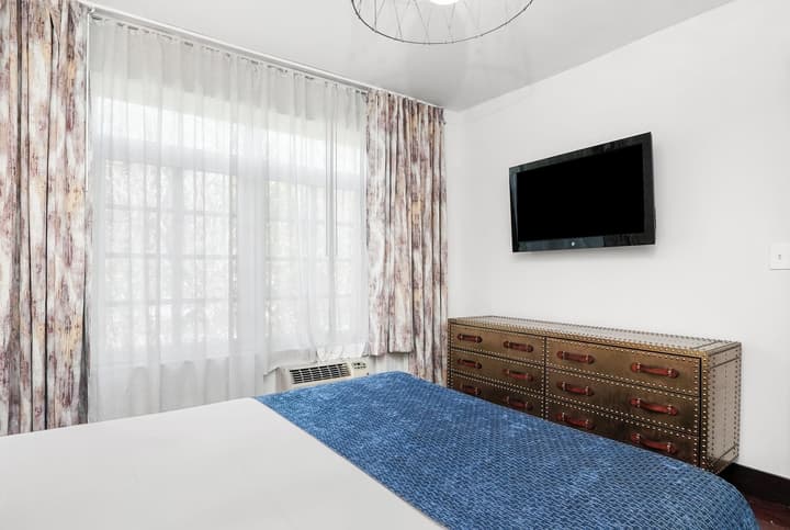 Lincoln Arms Suites
