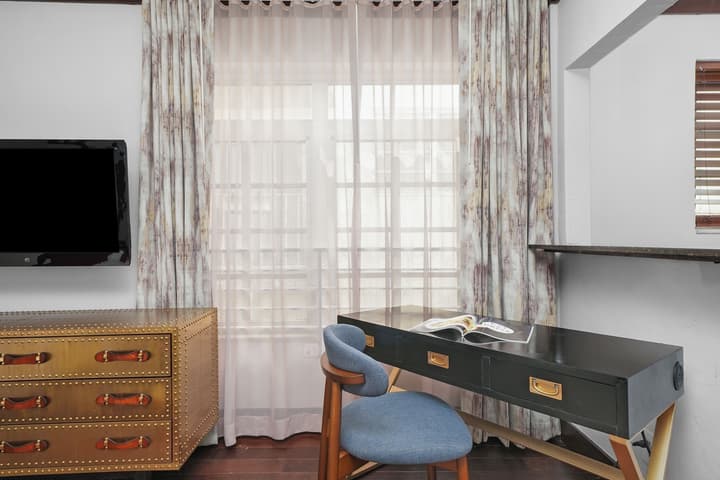 Lincoln Arms Suites