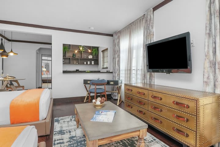 Lincoln Arms Suites