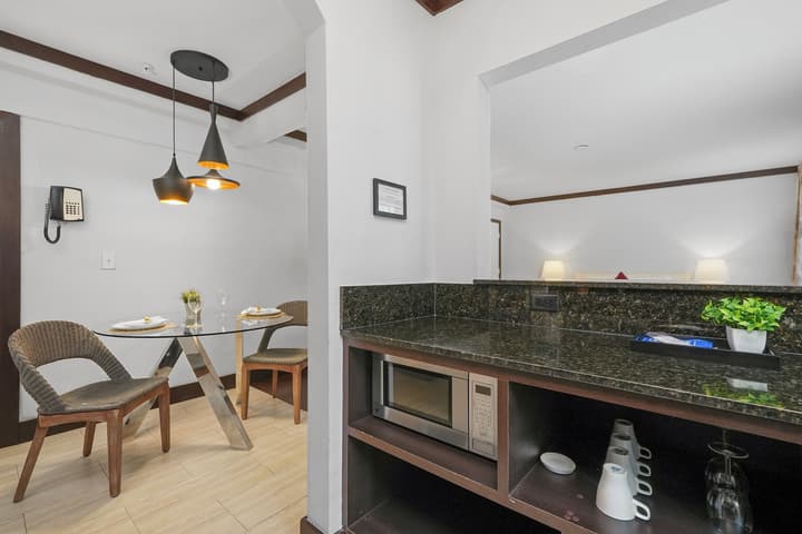 Lincoln Arms Suites
