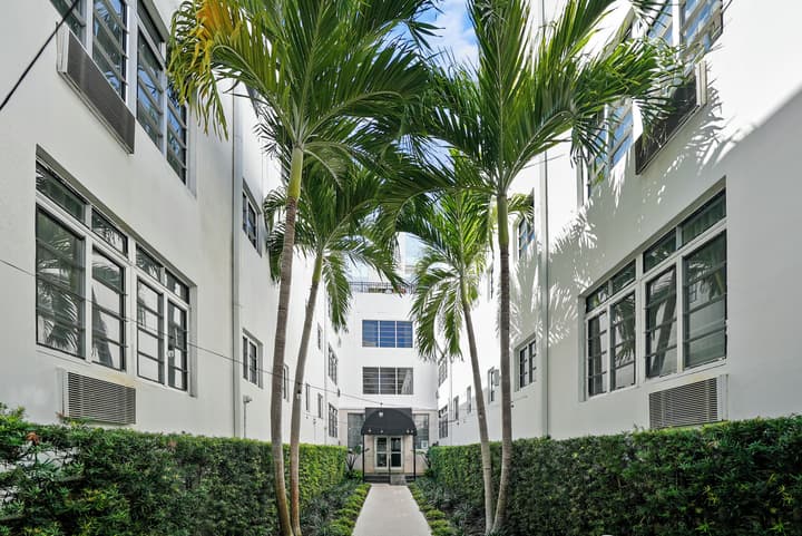 Lincoln Arms Suites