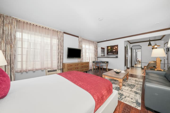 Lincoln Arms Suites