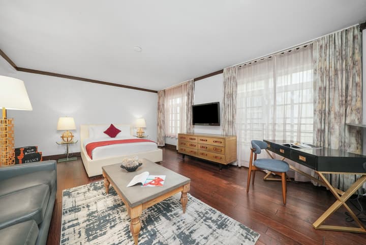 Lincoln Arms Suites