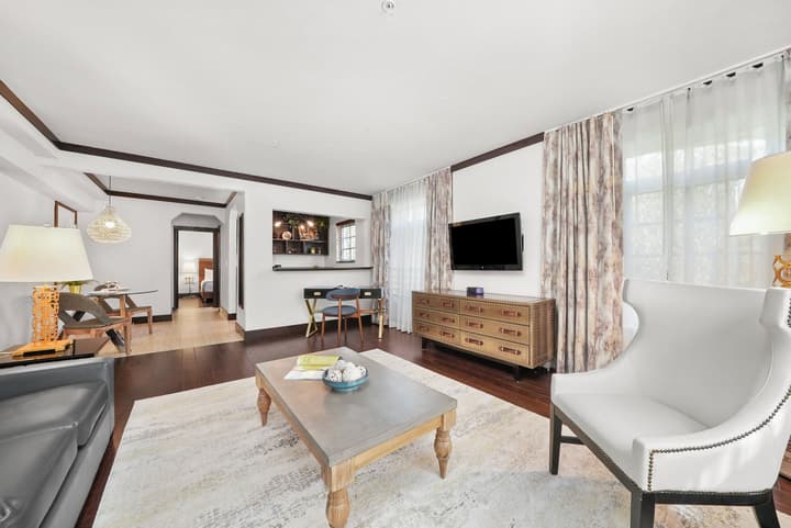 Lincoln Arms Suites