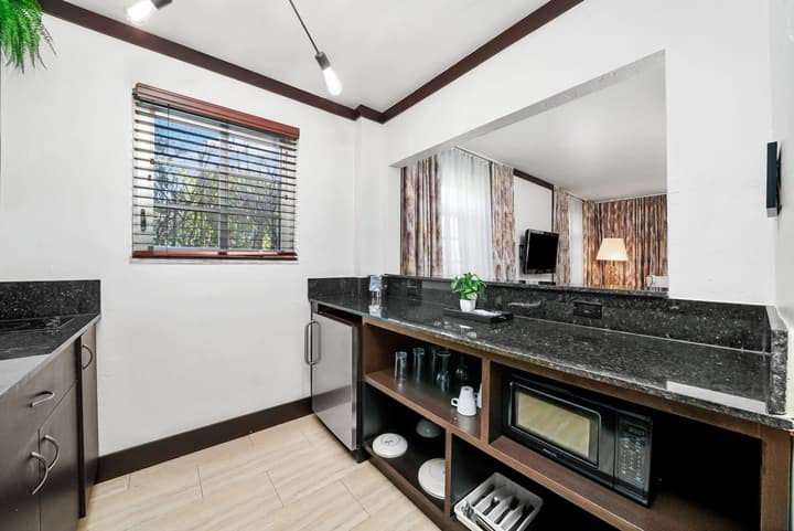 Lincoln Arms Suites