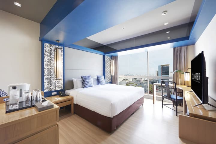 The Quarter Hualamphong by UHG