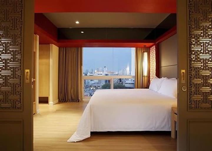 The Quarter Hualamphong by UHG