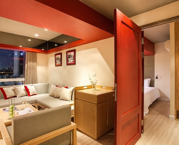 The Quarter Hualamphong by UHG