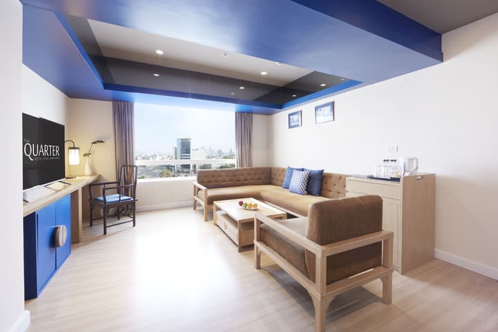 The Quarter Hualamphong by UHG