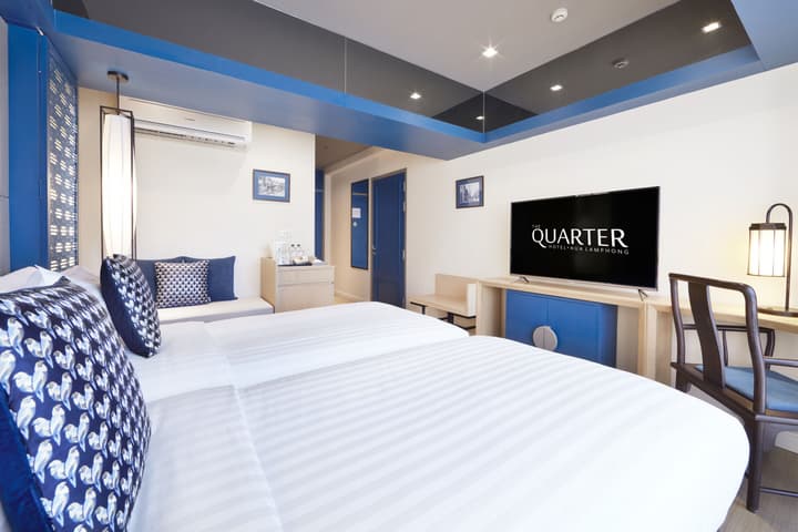 The Quarter Hualamphong by UHG