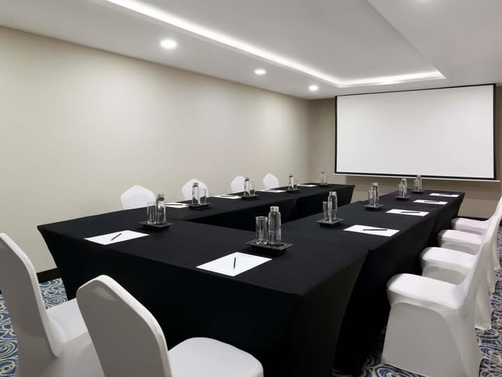 Movenpick Hotel Apartments Al Mamzar Dubai