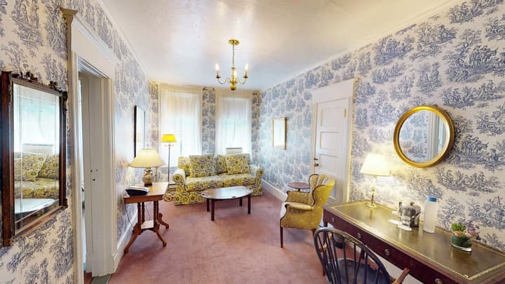 The Red Lion Inn