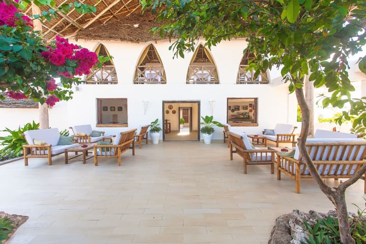 Dhow Inn Boutique Hotel