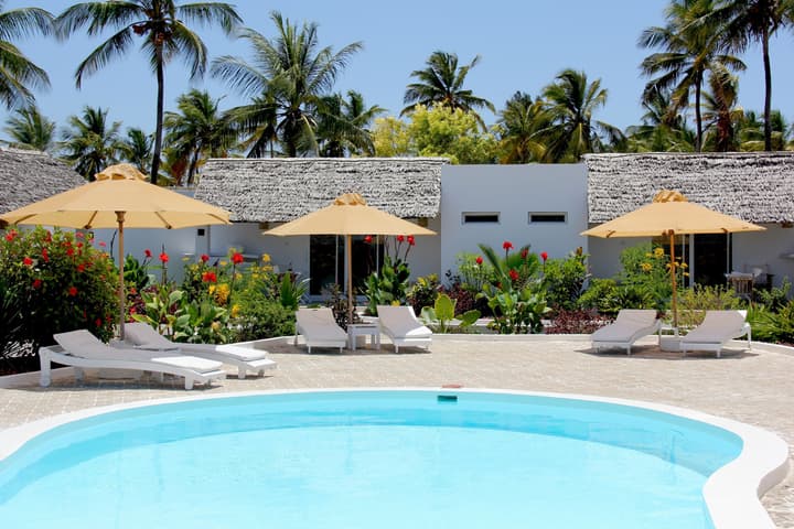 Dhow Inn Boutique Hotel