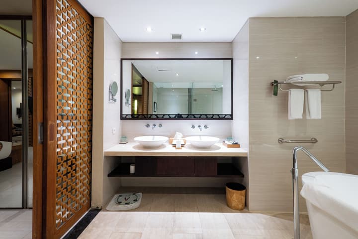 VOUK Hotel & Suites