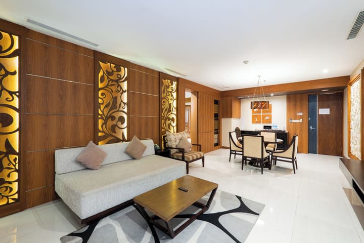 VOUK Hotel & Suites