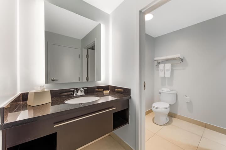 Best Western Plus Miami Airport North Hotel & Suites