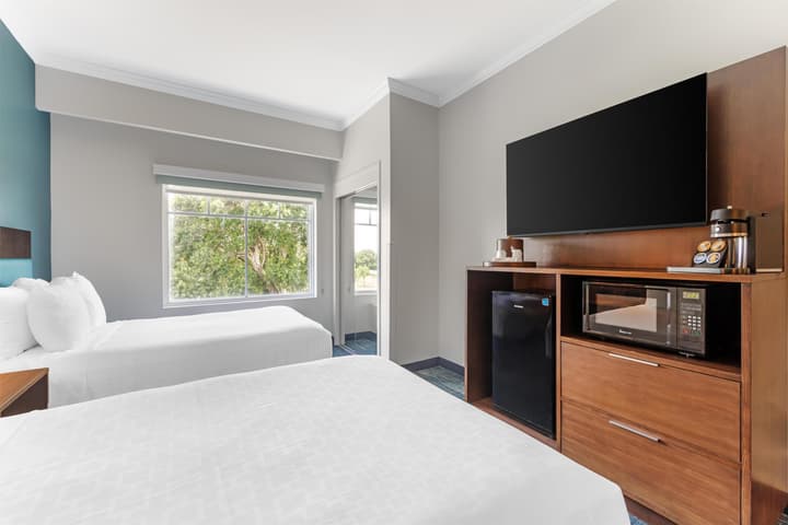 Best Western Plus Miami Airport North Hotel & Suites