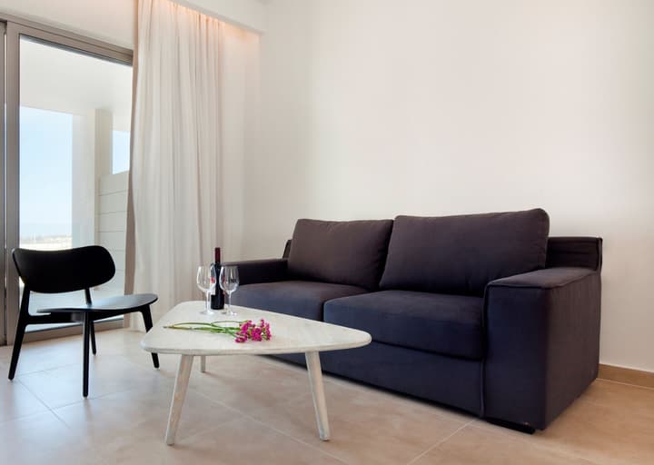 Amphora Hotel & Suites