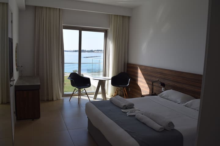 Amphora Hotel & Suites