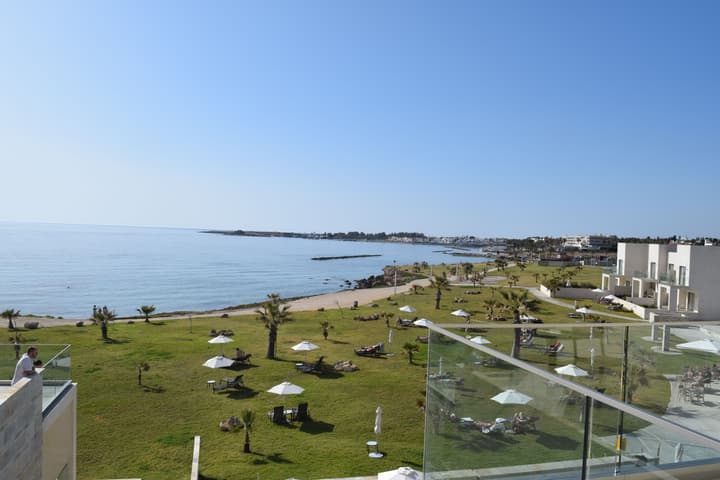 Amphora Hotel & Suites