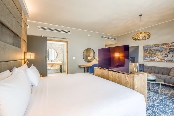 Radisson Hotel and Convention Centre OR Tambo Airport