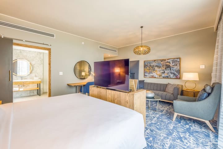 Radisson Hotel and Convention Centre OR Tambo Airport