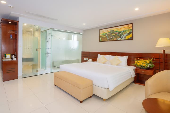 White Lotus Hotel Saigon