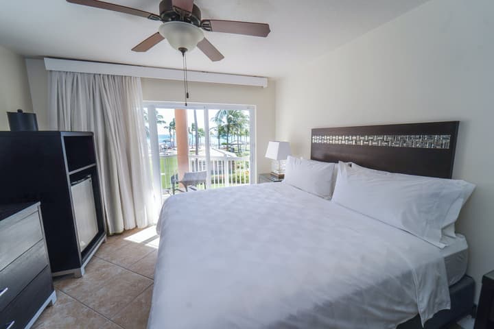 Holiday Inn Resort Grand Cayman by IHG