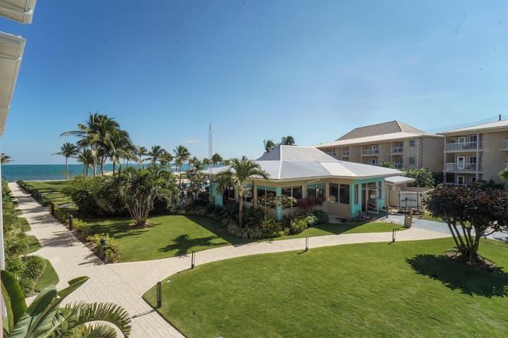Holiday Inn Resort Grand Cayman by IHG