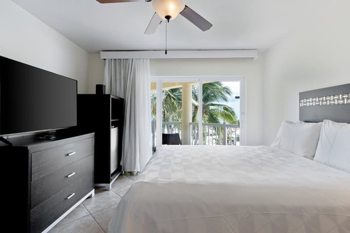 Holiday Inn Resort Grand Cayman by IHG
