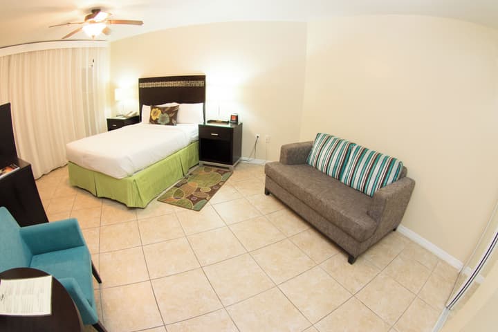 Holiday Inn Resort Grand Cayman by IHG