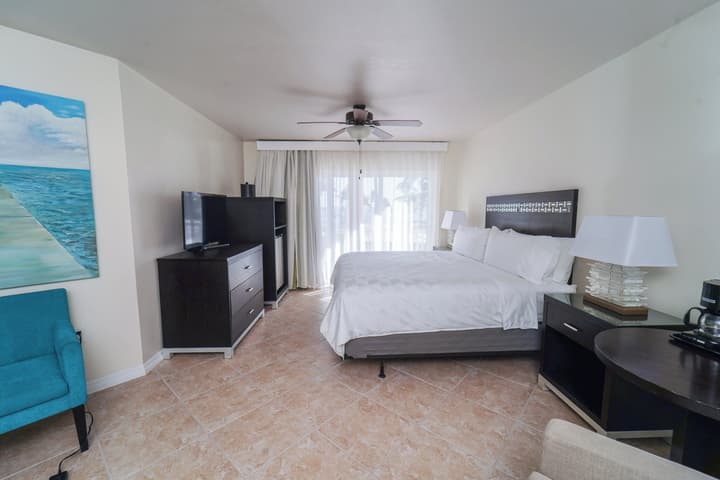 Holiday Inn Resort Grand Cayman by IHG