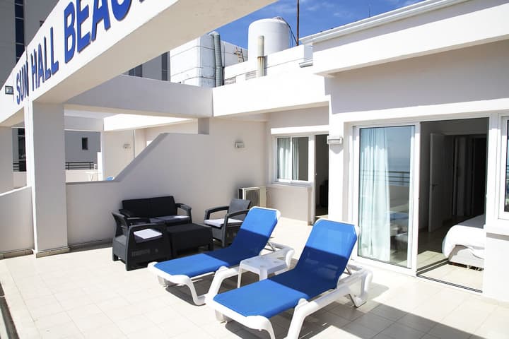 Sun Hall Beach Hotel Apts.