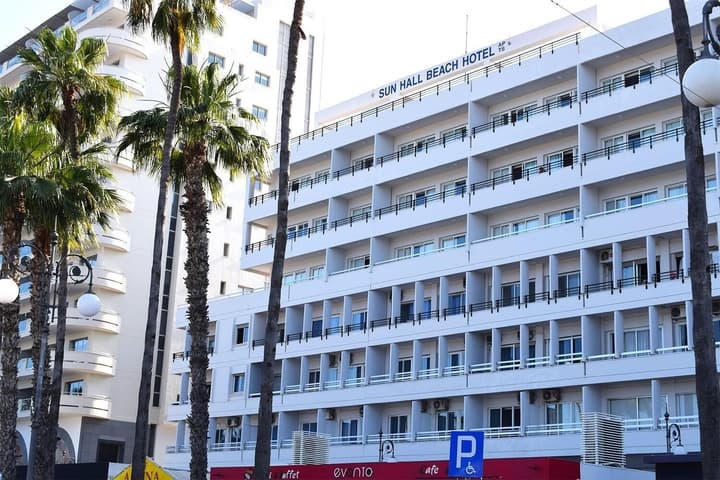 Sun Hall Beach Hotel Apts.