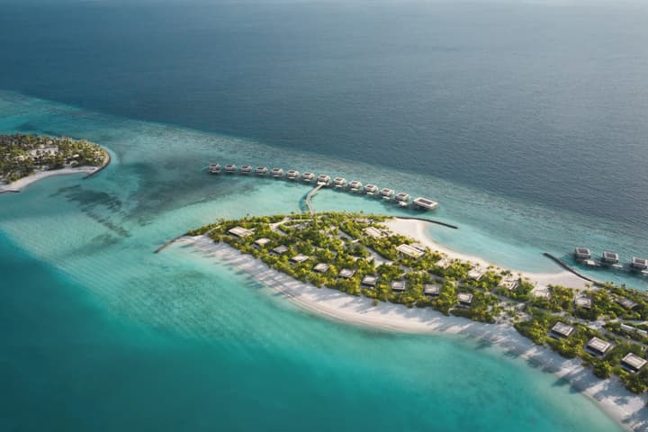 Patina Maldives, Fari Islands