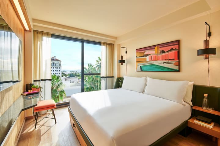 HOLLYWOOD VOLUME, a Tribute Portfolio Hotel