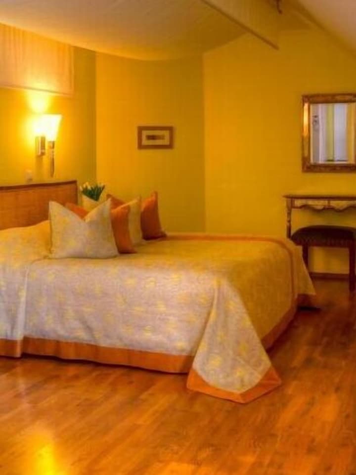 Hotel Henry