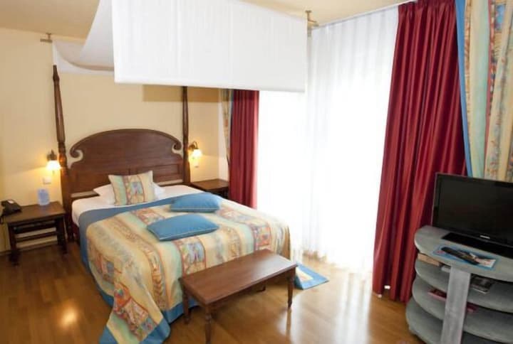 Hotel Henry