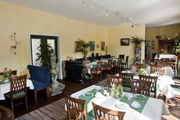 Hotel Henry