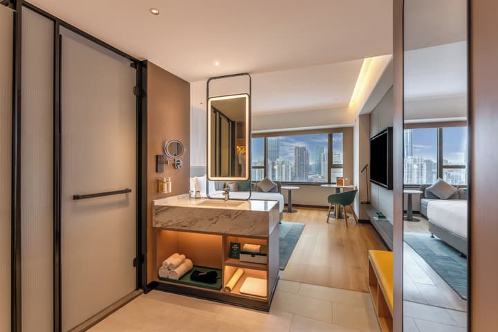 Holiday Inn Shanghai Nanjing Road by IHG