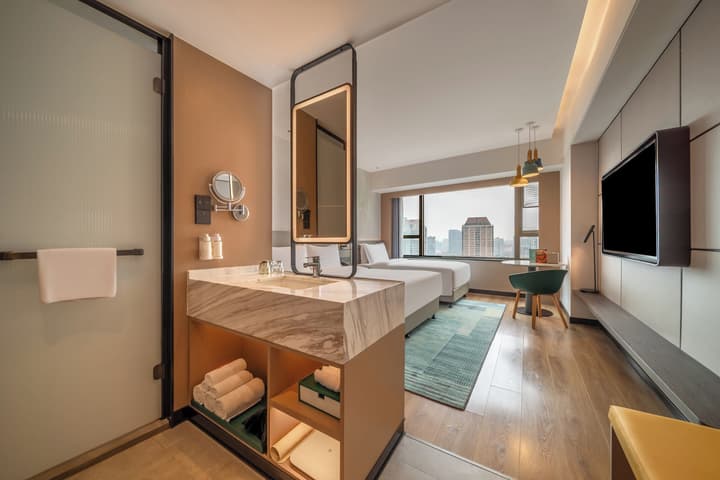 Holiday Inn Shanghai Nanjing Road by IHG