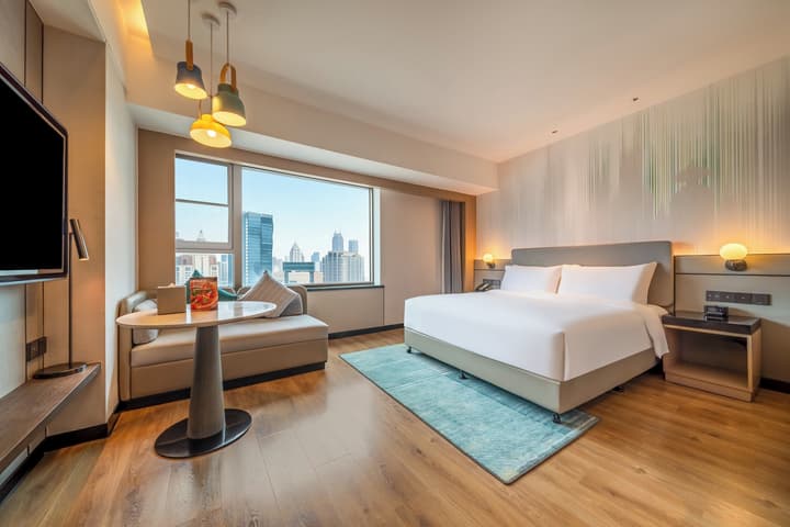 Holiday Inn Shanghai Nanjing Road by IHG