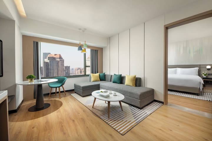 Holiday Inn Shanghai Nanjing Road by IHG