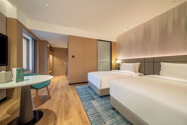 Holiday Inn Shanghai Nanjing Road by IHG