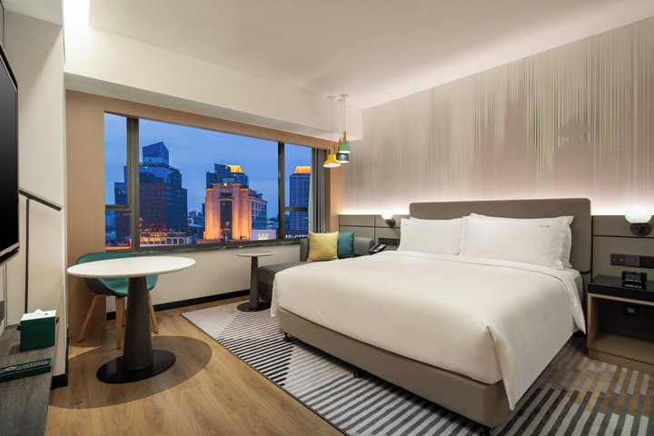 Holiday Inn Shanghai Nanjing Road by IHG
