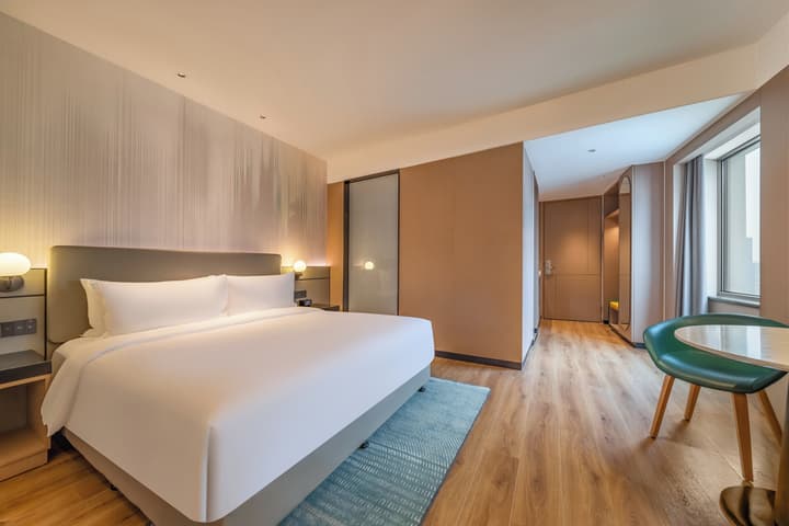 Holiday Inn Shanghai Nanjing Road by IHG
