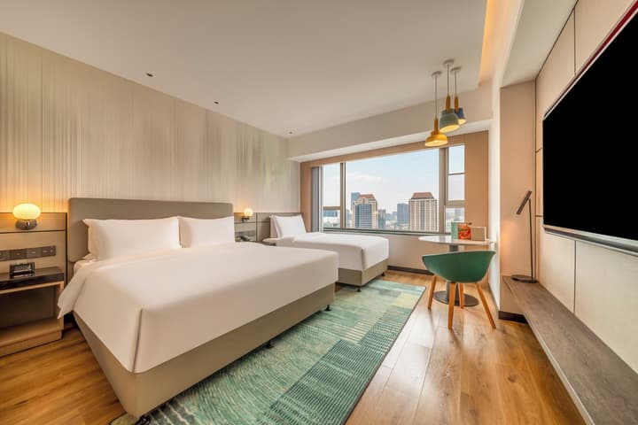 Holiday Inn Shanghai Nanjing Road by IHG